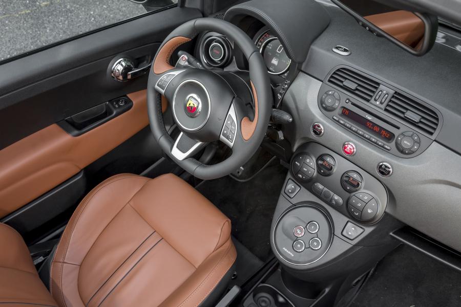 Интерьер Abarth 595C Competizione 2012 года  (фото 34 из 41)